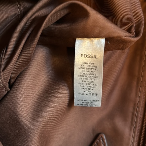 Fossil tote, brown cow hide leather.  Pre owned in excellent condition - Picture 9 of 10